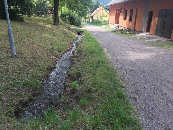 Letohrad, odvádění jímané vody do Lukavického potoka.